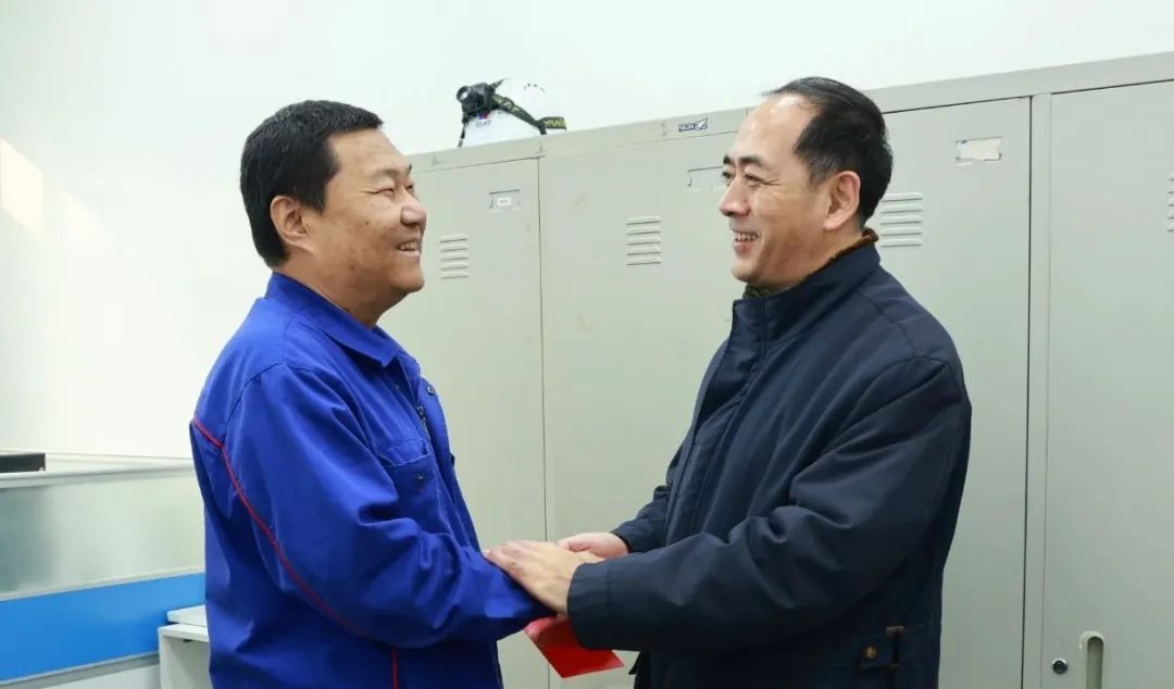 尊龙凯时集团党委春节前夕开展走访慰问运动-尊龙凯时