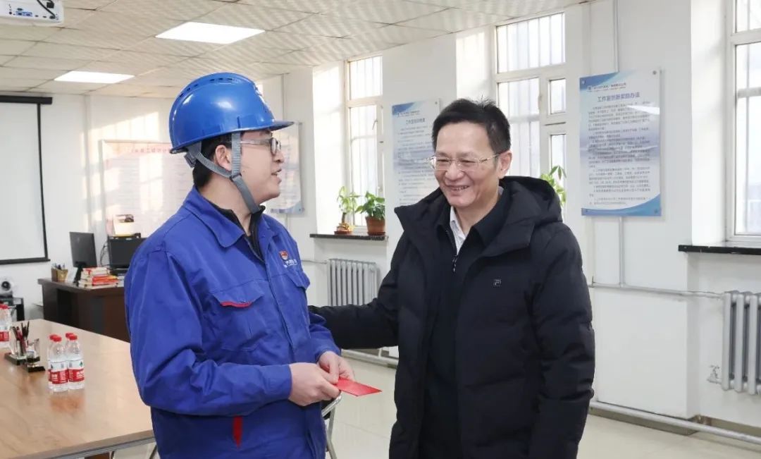 尊龙凯时集团党委春节前夕开展走访慰问运动-尊龙凯时