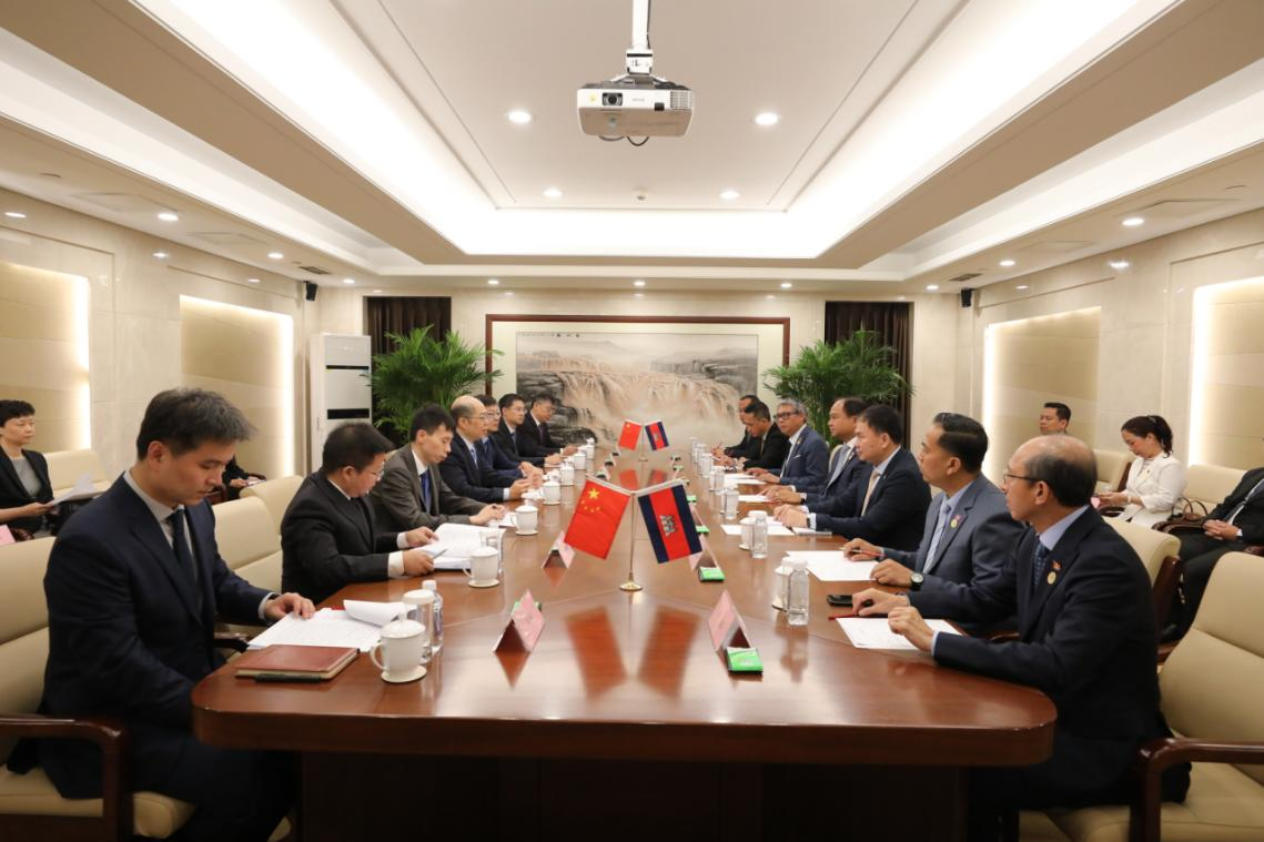 谭作钧会见柬埔寨“柬中友好青年之家”主席金烈提一行-尊龙凯时