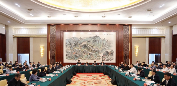 谭作钧出席2023年专家咨询效劳运动暨“八桂之约?院士专家冬令营”运动对接会-尊龙凯时