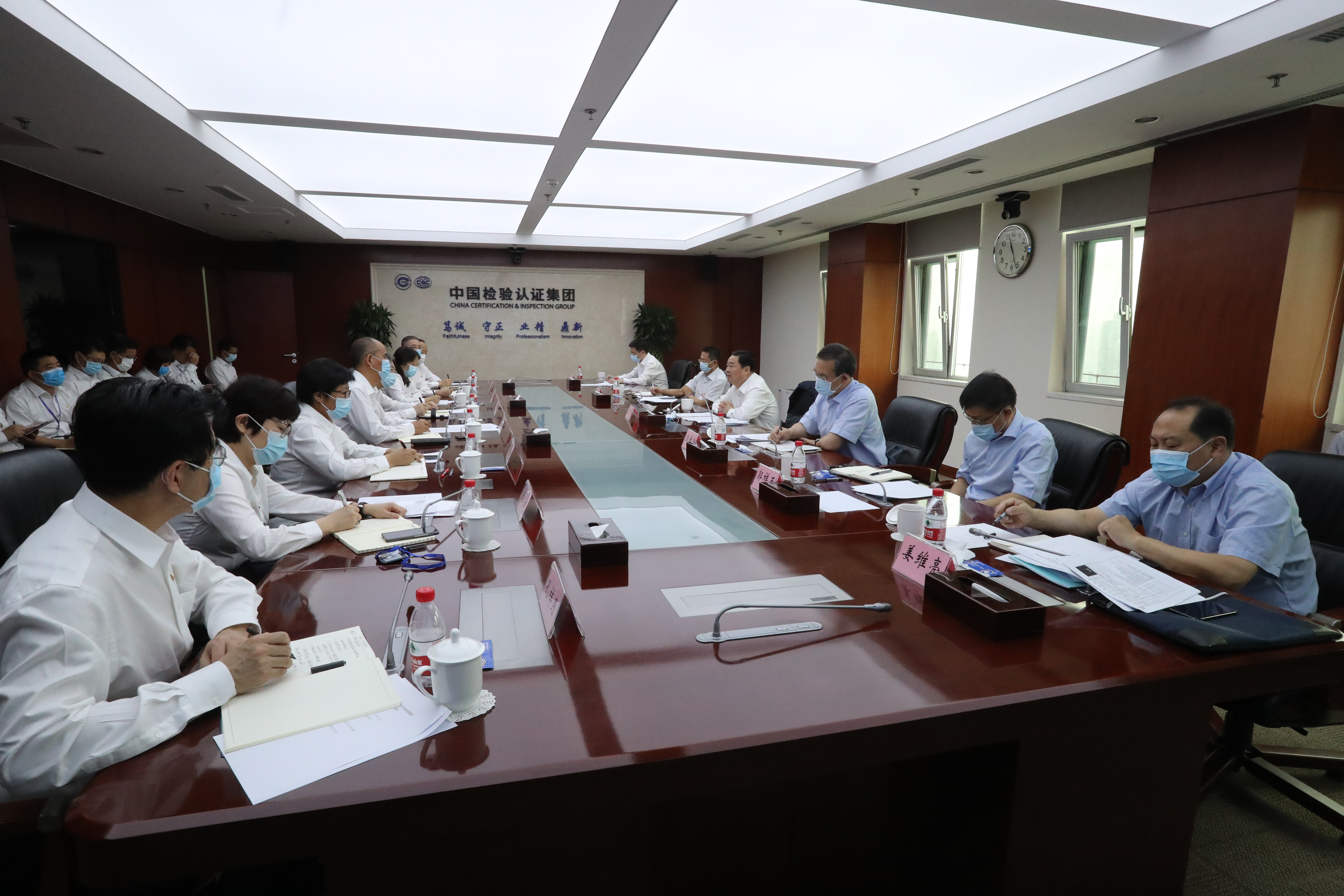 郝鹏到中检集团调研强调 坚持稳中求进 全力打造天下一流磨练检测认证集团-尊龙凯时