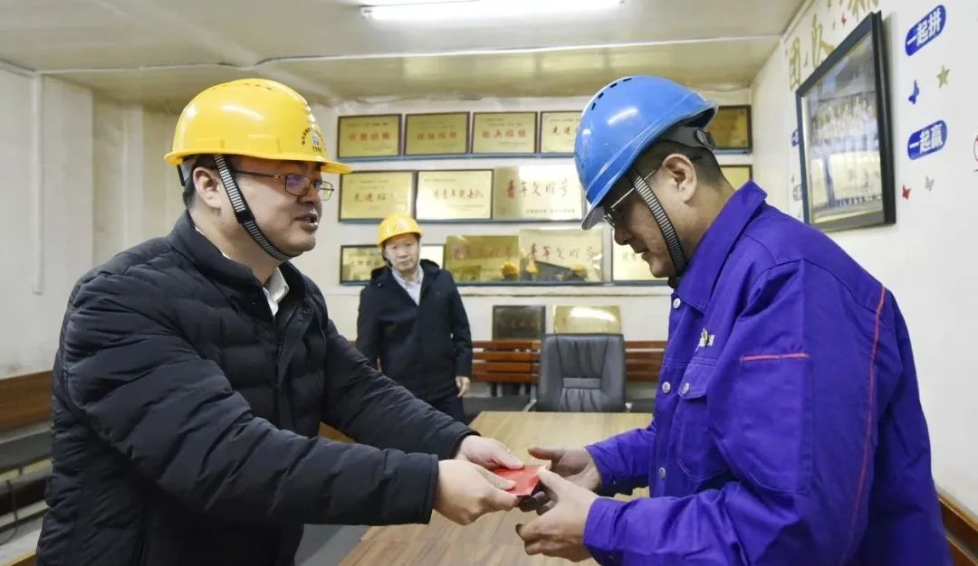 尊龙凯时集团党委春节前夕开展走访慰问运动-尊龙凯时