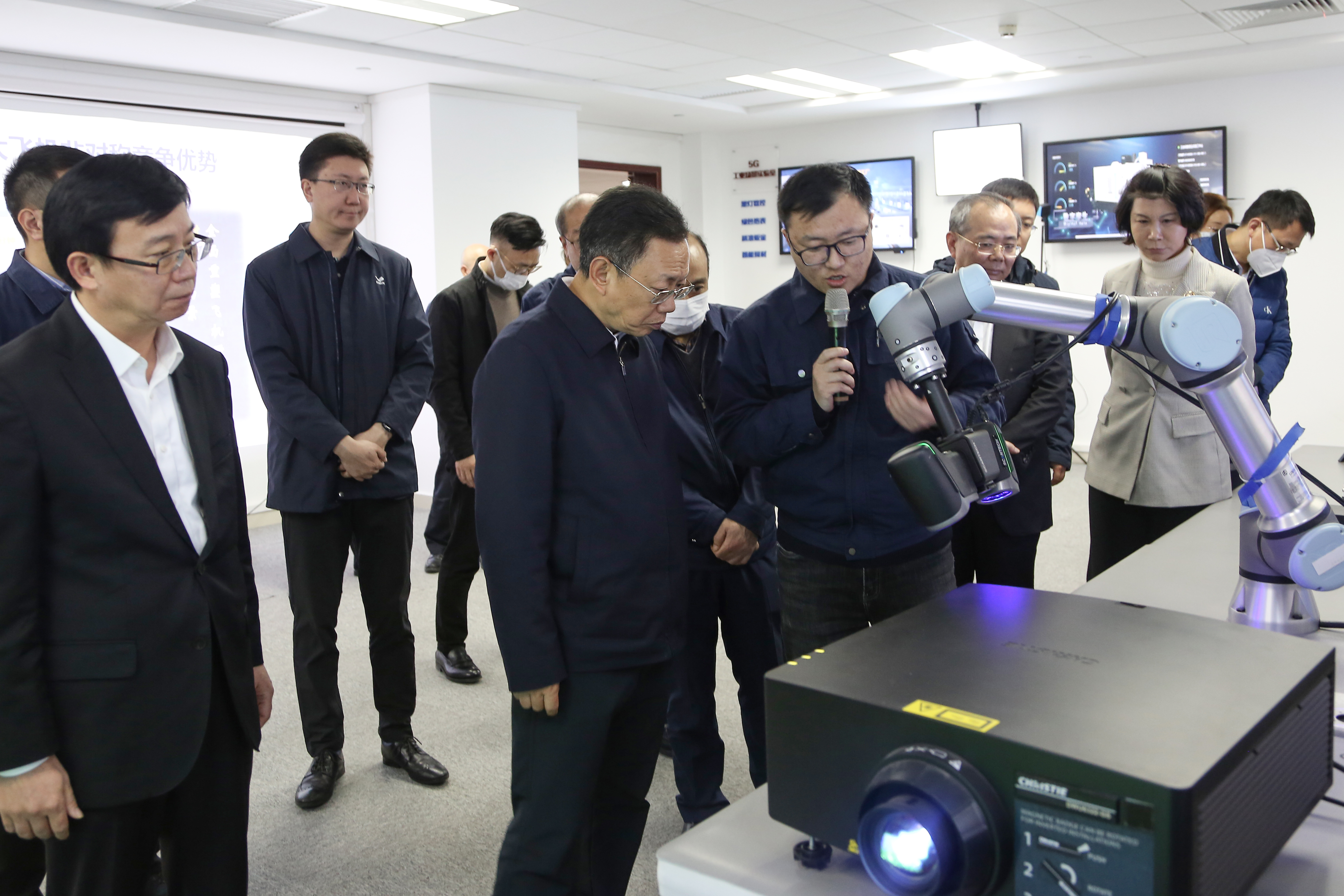 袁野赴部分中央企业开展稳增添事情调研-尊龙凯时